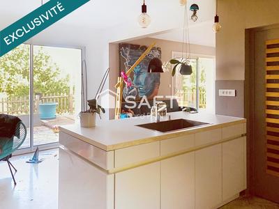 Maison - 240 m² - 8 pièces