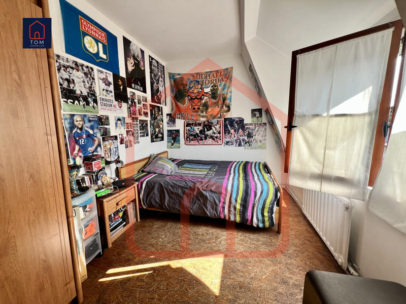 Maison - 93 m² - 5 pièces