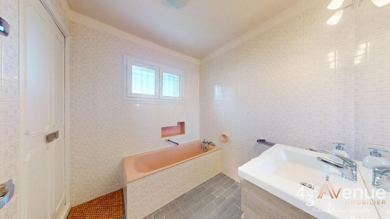 Maison - 186 m² - 8 pièces