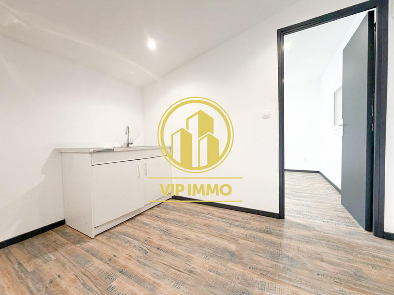 Local d'activités - 555 m²