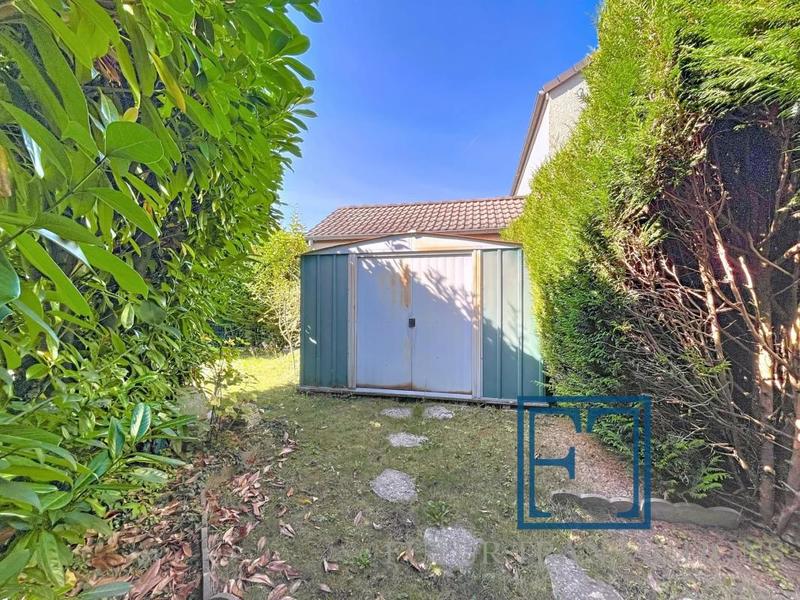 Maison jumelée - 104 m² - 7 pièces