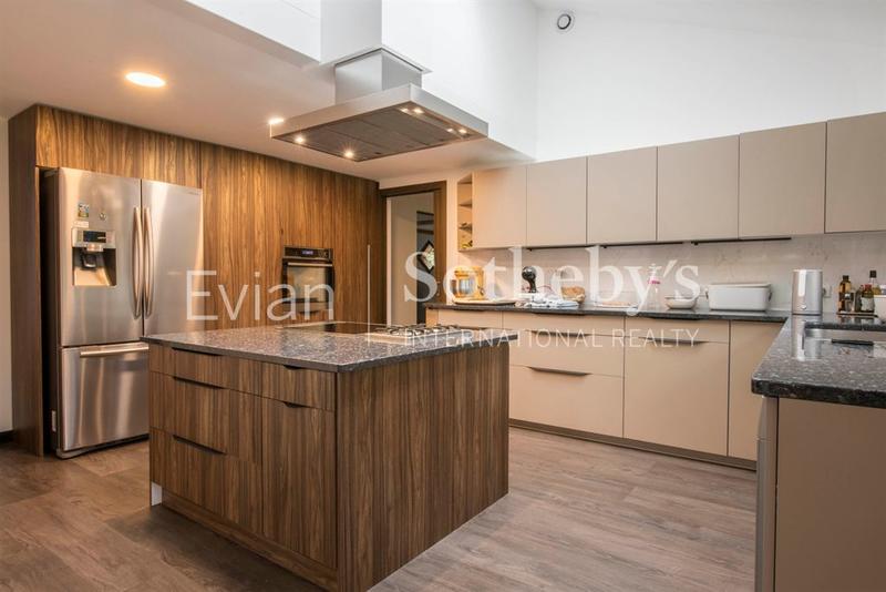 Maison - 354 m² - 8 pièces