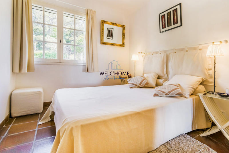 Maison - 242 m² - 10 pièces