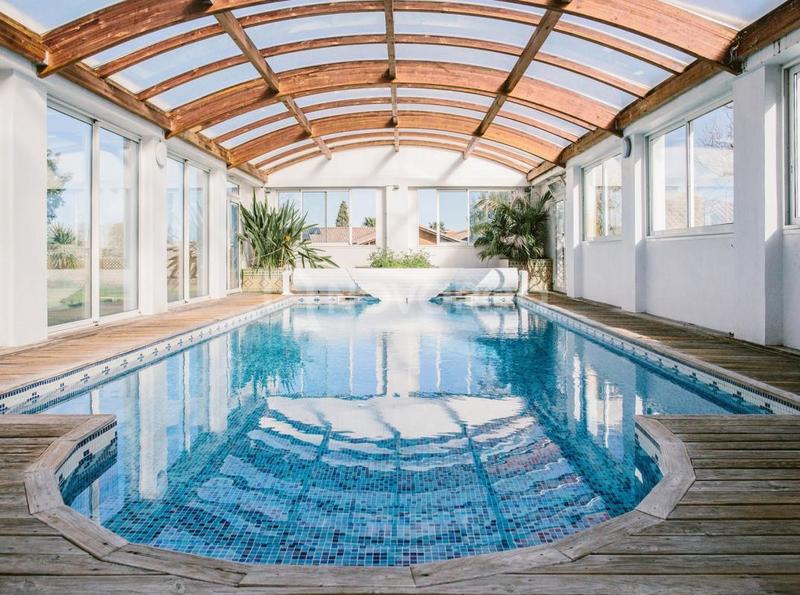 Maison - 644 m² - 17 pièces