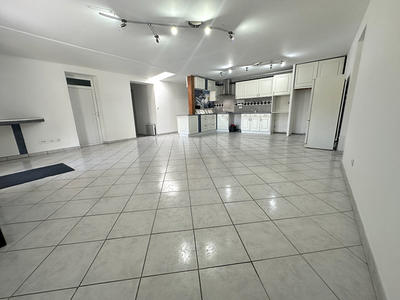 Local d'activité / Entrepôt - 207 m² - 4 pièces