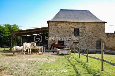 Propriété - 186 m² - 9 pièces