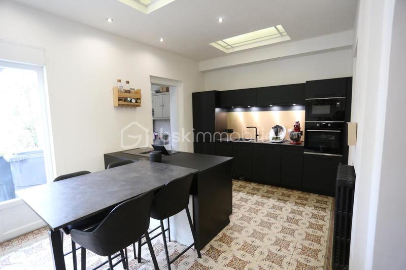 Maison de ville - 156 m² - 11 pièces