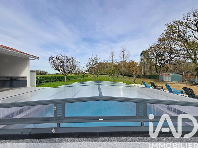 Maison - 330 m² - 13 pièces