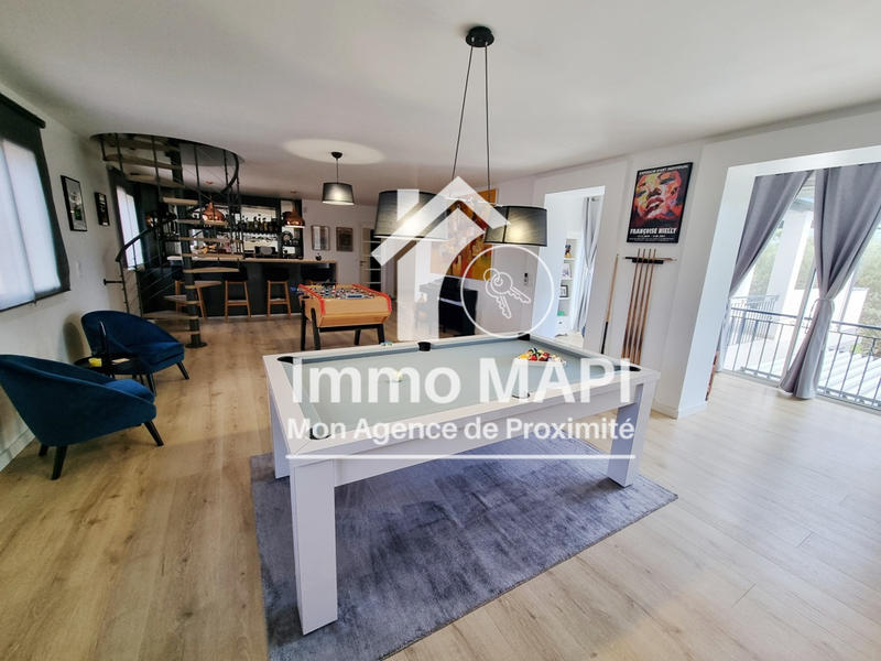 Maison - 312 m² - 8 pièces