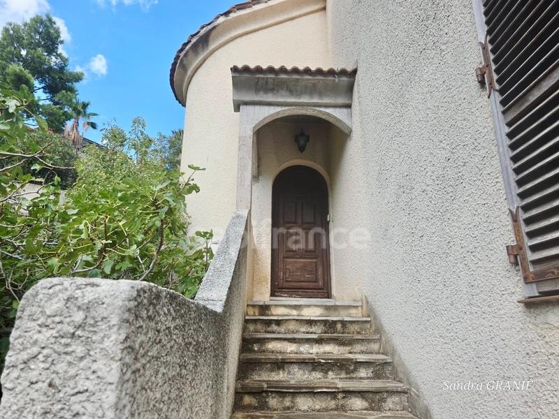 Maison - 353 m² - 10 pièces