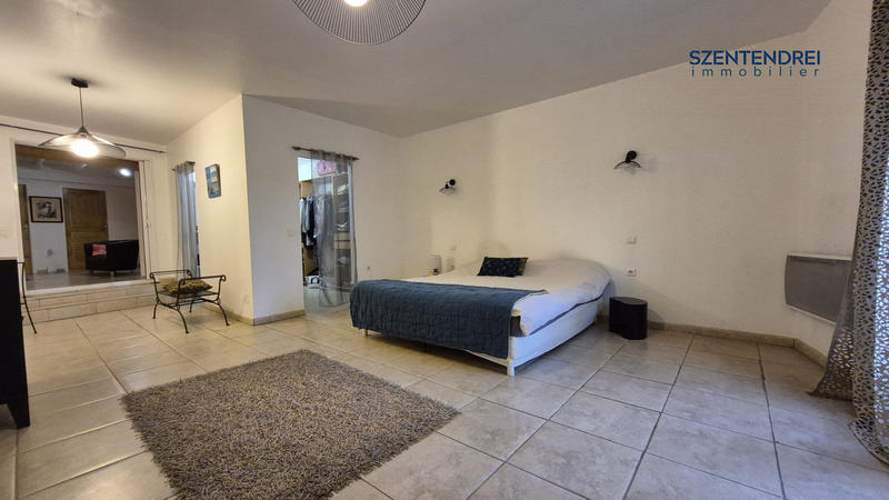 Maison - 207 m² - 6 pièces