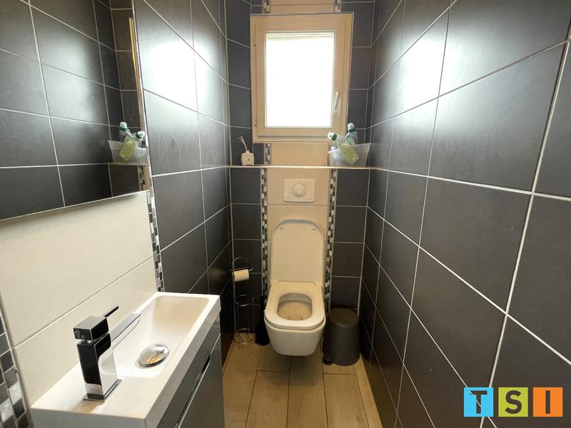 Maison - 223 m² - 8 pièces