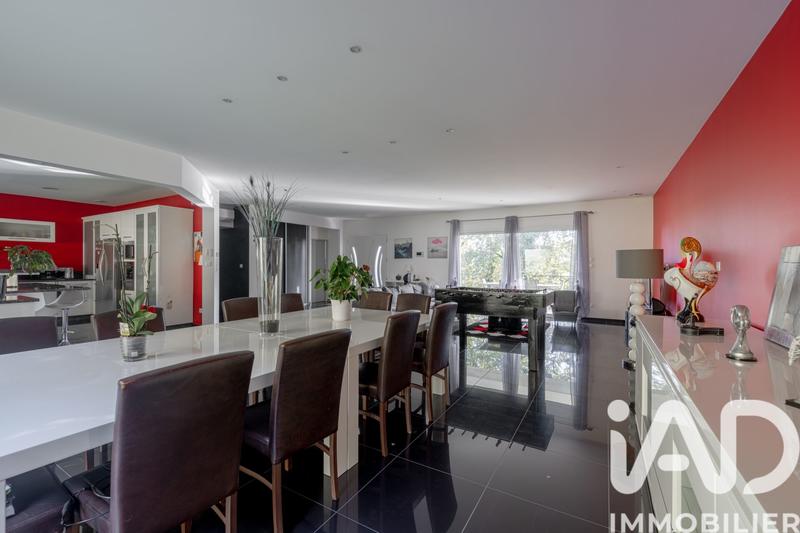 Maison - 201 m² - 6 pièces