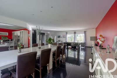 Maison - 201 m² - 6 pièces