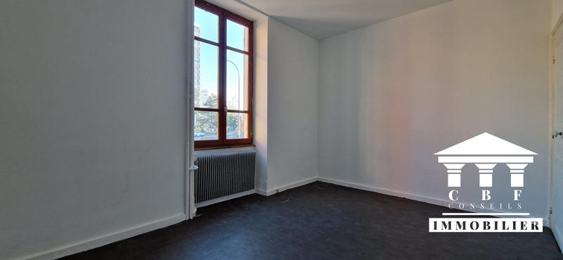 Maison - 220 m² - 10 pièces