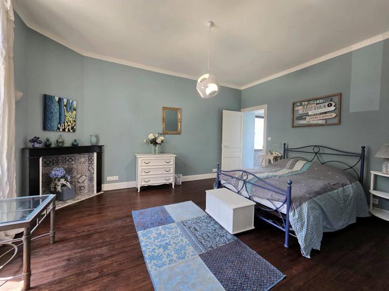 Maison de ville - 220 m² - 9 pièces