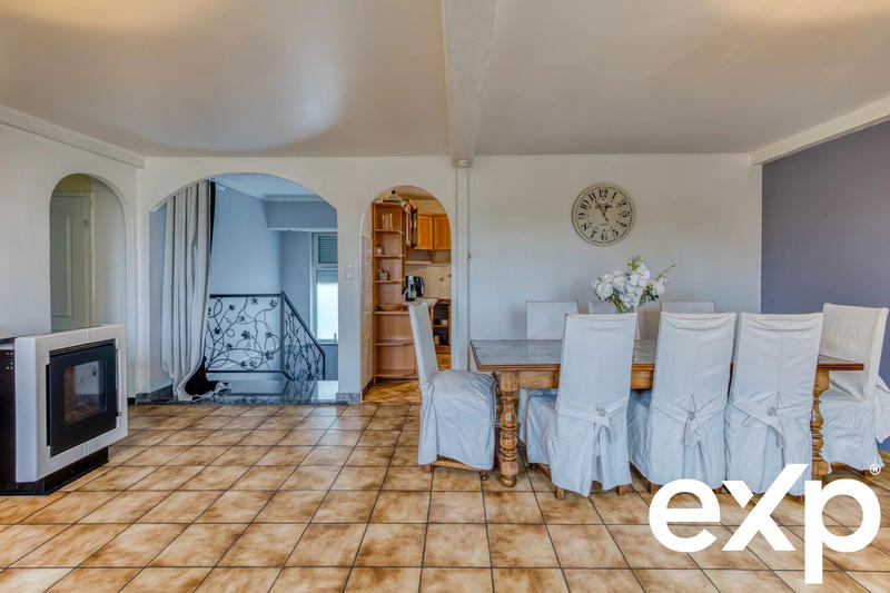 Maison - 182 m² - 9 pièces