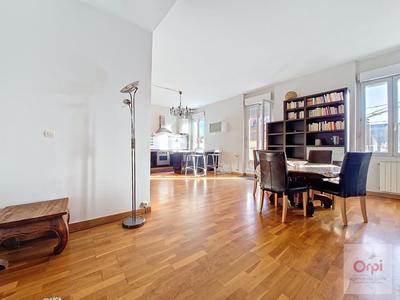 Appartement - 90 m² - 3 pièces