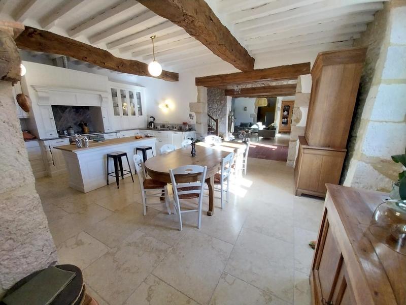 Maison - 390 m² - 11 pièces