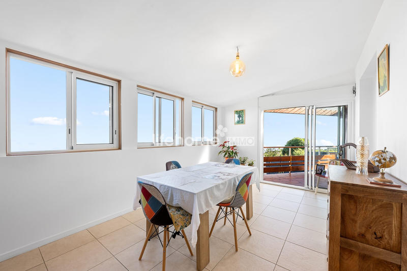 Maison - 98 m² - 5 pièces