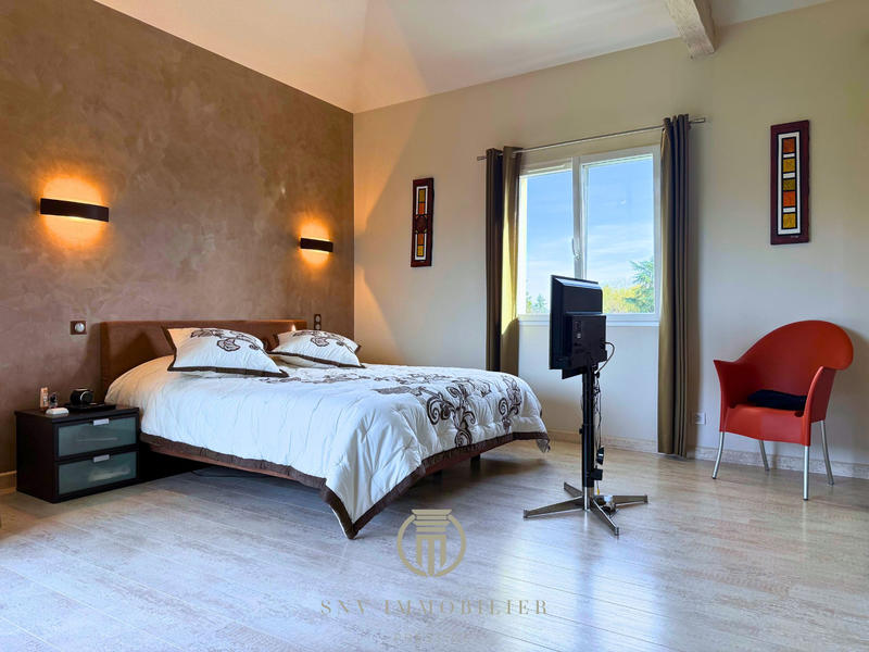 Maison - 276 m² - 9 pièces