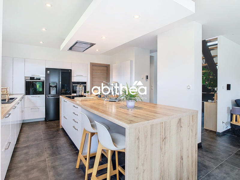 Maison - 137 m² - 6 pièces