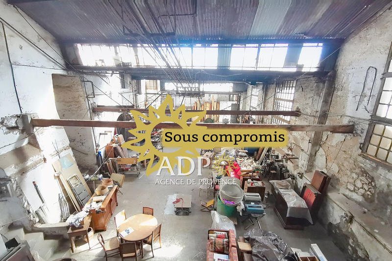 Local commercial - 921 m²