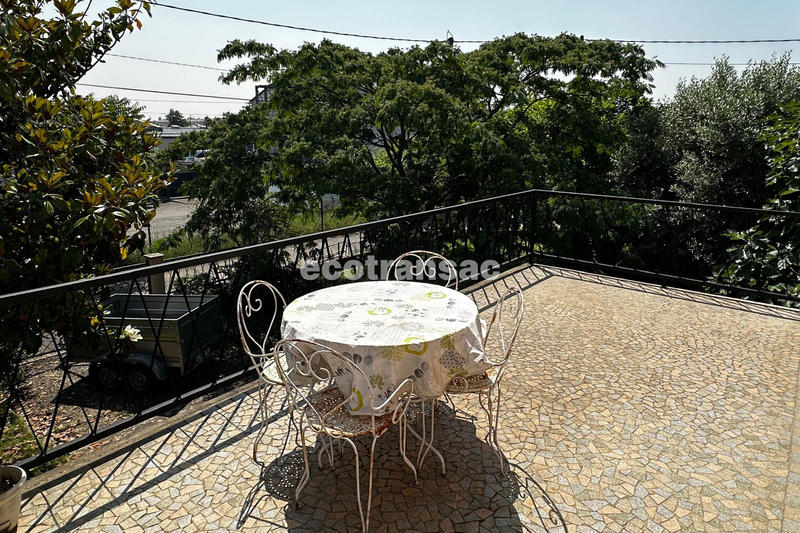 Maison - 202 m² - 4 pièces