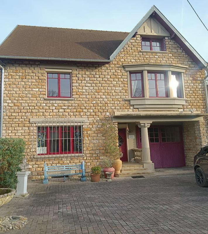 Maison - 201 m² - 9 pièces