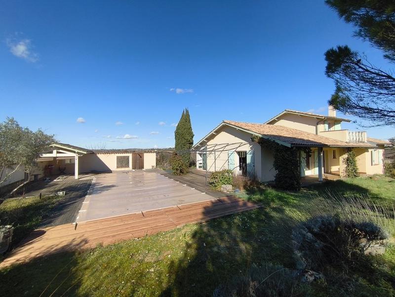 Maison - 140 m² - 6 pièces