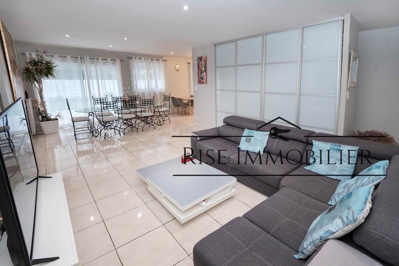 Maison - 121 m² - 5 pièces