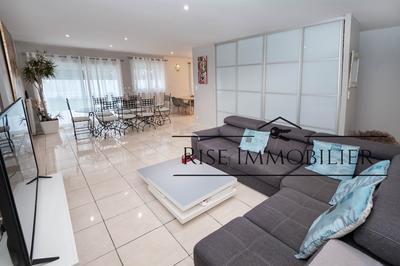 Maison - 121 m² - 5 pièces