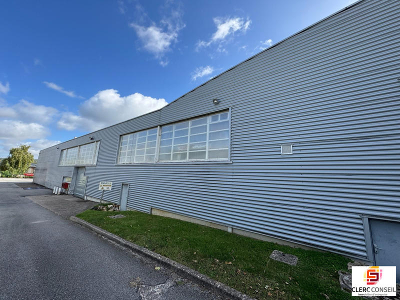Local d'activités - 1 700 m²