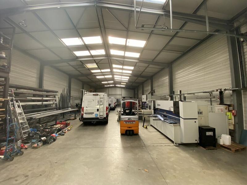Local d'activité / Entrepôt - 860 m²