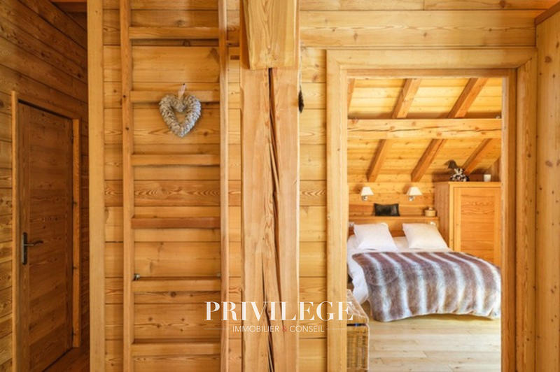 Châlet - 247 m² - 9 pièces