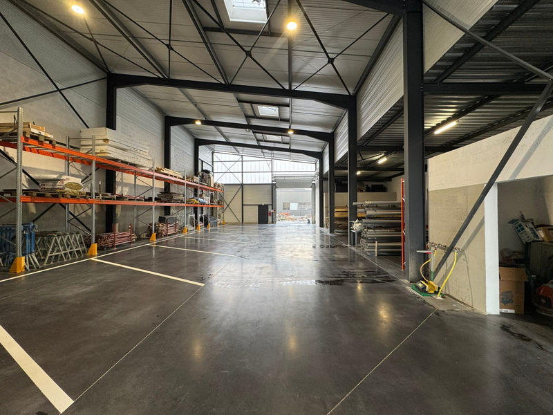 Entrepôt - 1 008 m² - 6 pièces
