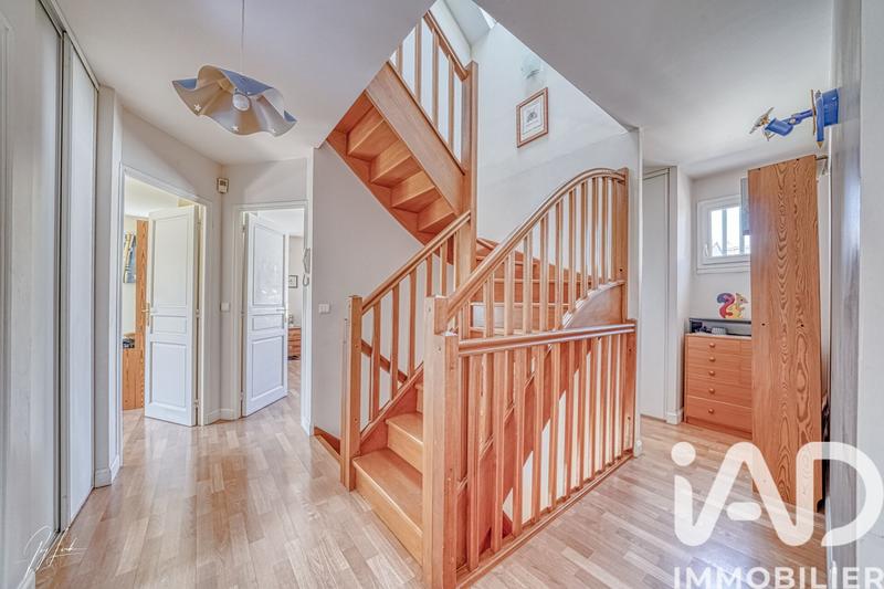 Maison - 214 m² - 8 pièces