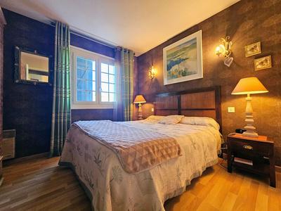 Maison - 187 m² - 7 pièces