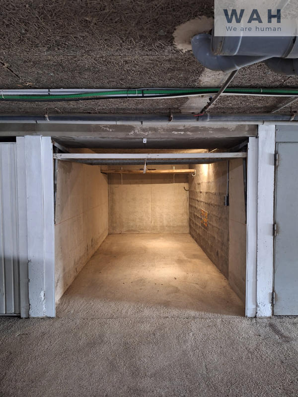 Parking / Garage - 12 m²