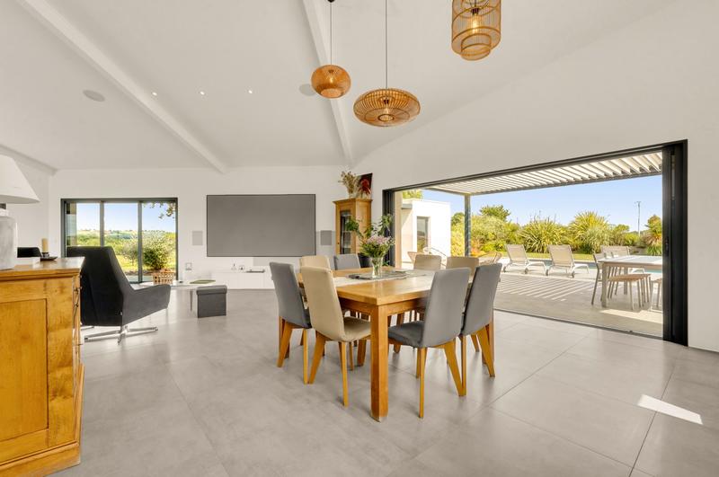 Maison contemporaine - 262 m² - 7 pièces