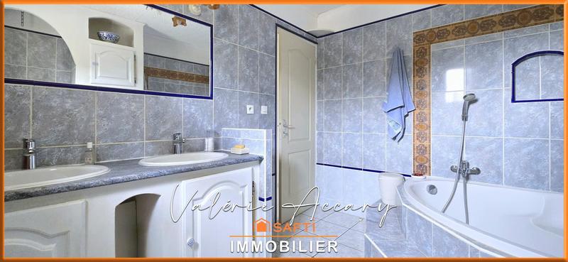 Maison - 202 m² - 8 pièces