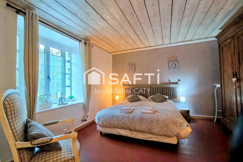 Maison - 270 m² - 13 pièces