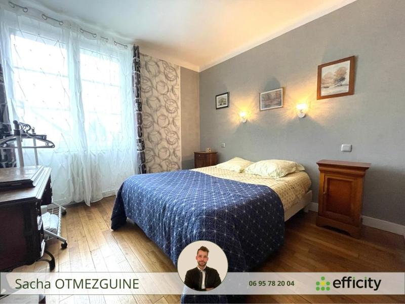 Maison - 245 m² - 9 pièces