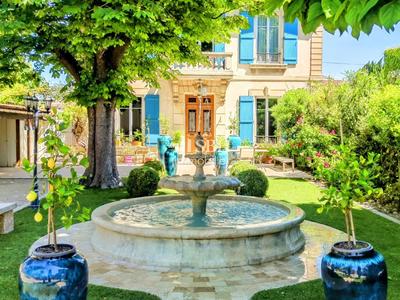 Maison - 480 m² - 8 pièces