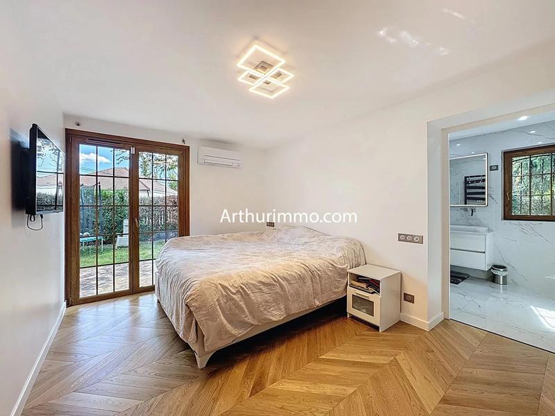 Maison - 232 m² - 9 pièces