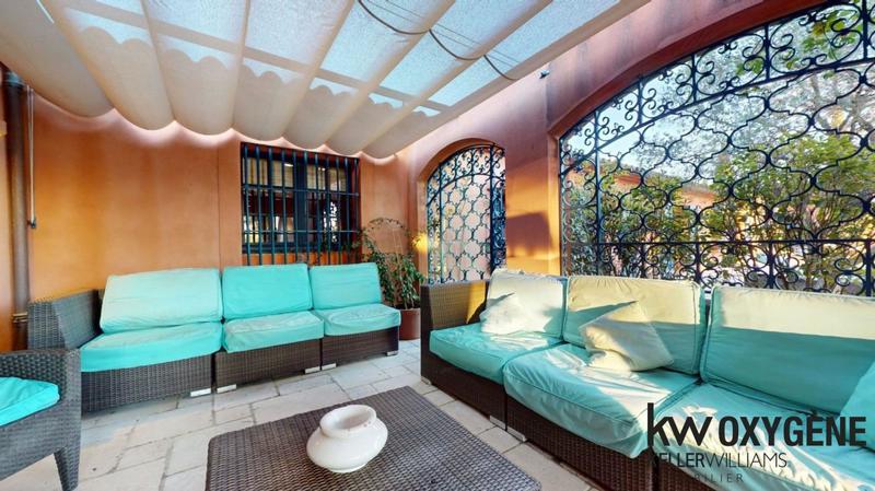 Propriété - 980 m²