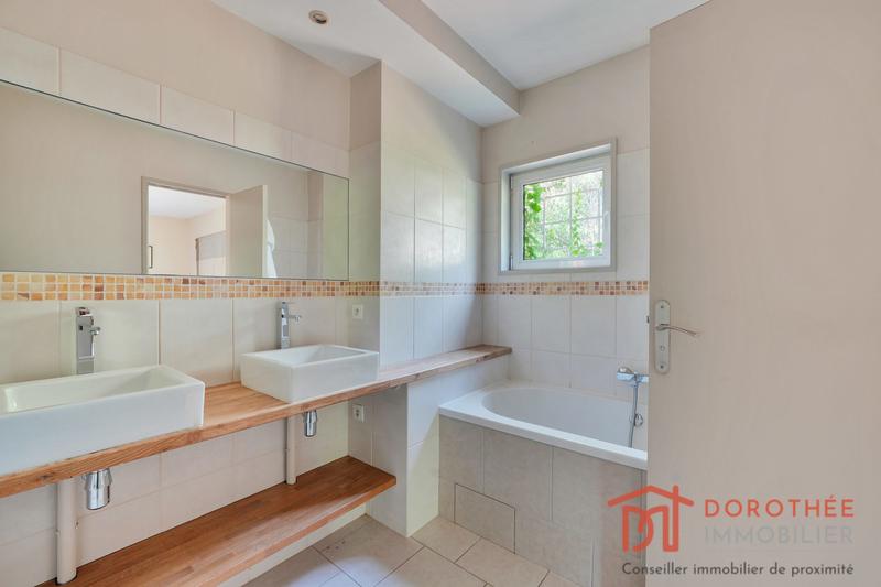 Maison - 141 m² - 8 pièces