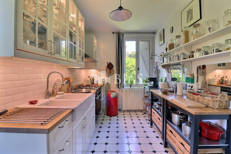 Maison - 210 m² - 7 pièces