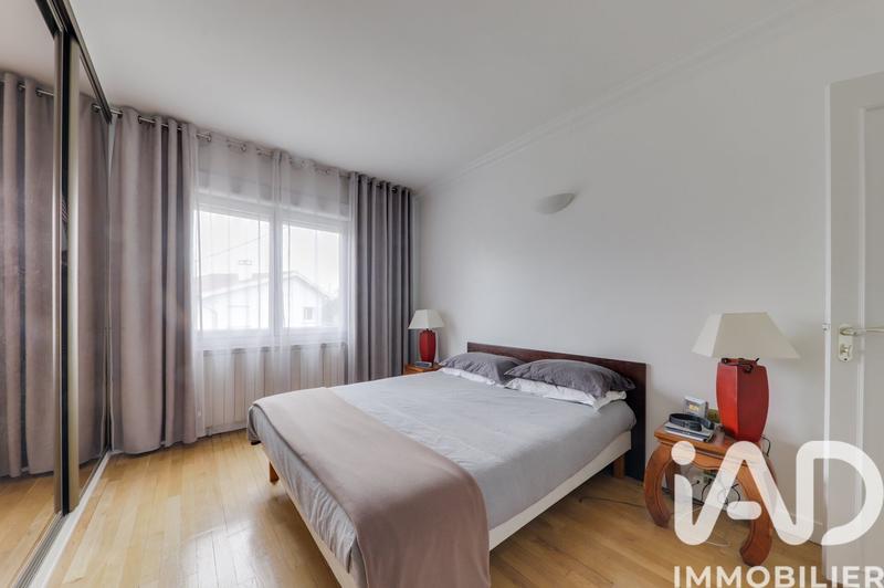 Maison - 230 m² - 8 pièces