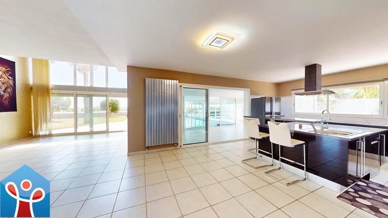 Maison - 230 m² - 5 pièces